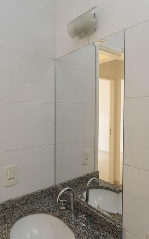 Casa à venda com 60m², 2 quartos e 1 vaga Casa à venda com 60m², 2 quartos e 1 vagaBanheiro