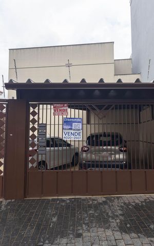 Casa à venda com 60m², 2 quartos e 1 vaga Casa à venda com 60m², 2 quartos e 1 vagaFachada