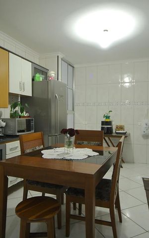 Casa à venda com 160m², 2 quartos e 4 vagasCozinha 