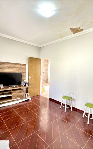 Casa à venda com 300m², 4 quartos e 3 vagas Casa à venda com 300m², 4 quartos e 3 vagasSala