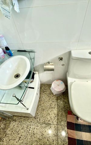 Casa à venda com 300m², 4 quartos e 3 vagas Casa à venda com 300m², 4 quartos e 3 vagasBanheiro Social