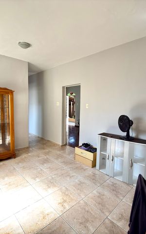 Casa à venda com 300m², 4 quartos e 3 vagas Casa à venda com 300m², 4 quartos e 3 vagasCopa