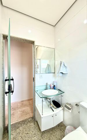 Casa à venda com 300m², 4 quartos e 3 vagas Casa à venda com 300m², 4 quartos e 3 vagasBanheiro Social