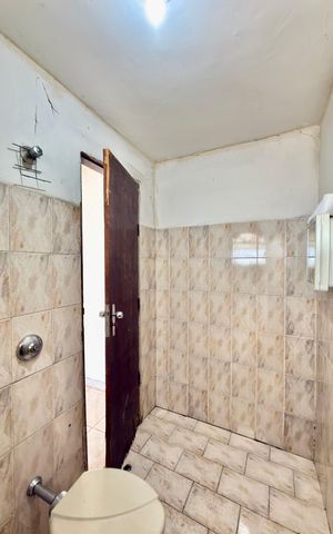 Casa à venda com 300m², 4 quartos e 3 vagas Casa à venda com 300m², 4 quartos e 3 vagasKitnet