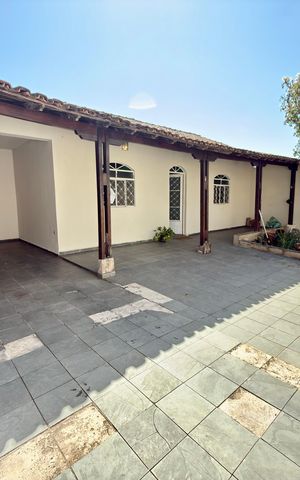 Casa à venda com 300m², 4 quartos e 3 vagas Casa à venda com 300m², 4 quartos e 3 vagasGaragem