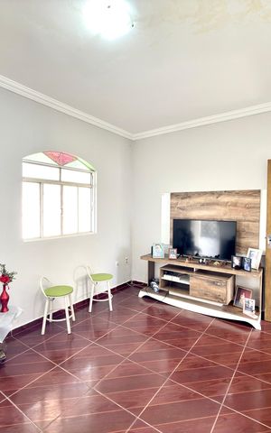 Casa à venda com 300m², 4 quartos e 3 vagas Casa à venda com 300m², 4 quartos e 3 vagasSala