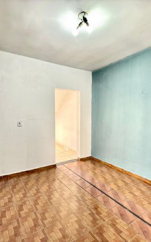 Casa à venda com 300m², 4 quartos e 3 vagas Casa à venda com 300m², 4 quartos e 3 vagasKitnet