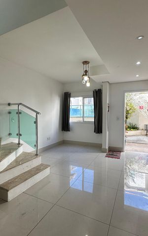 Casa de condomínio à venda com 110m², 3 quartos e 2 vagas Casa de condomínio à venda com 110m², 3 quartos e 2 vagasSala