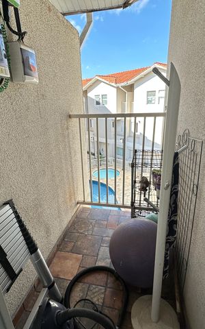 Casa de condomínio à venda com 110m², 3 quartos e 2 vagas Casa de condomínio à venda com 110m², 3 quartos e 2 vagasVaranda