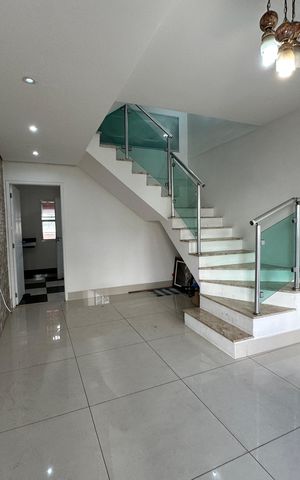 Casa de condomínio à venda com 110m², 3 quartos e 2 vagas Casa de condomínio à venda com 110m², 3 quartos e 2 vagasSala