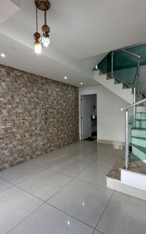 Casa de condomínio à venda com 110m², 3 quartos e 2 vagas Casa de condomínio à venda com 110m², 3 quartos e 2 vagasSala