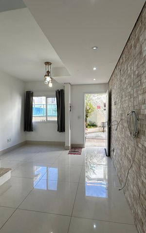 Casa de condomínio à venda com 110m², 3 quartos e 2 vagas Casa de condomínio à venda com 110m², 3 quartos e 2 vagasSala