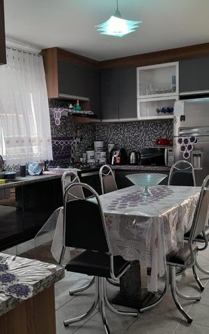 Casa à venda com 249m², 3 quartos e 2 vagas Casa à venda com 249m², 3 quartos e 2 vagasCozinha