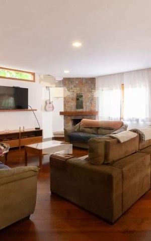 Casa à venda com 367m², 4 quartos e 4 vagas Casa à venda com 367m², 4 quartos e 4 vagasFoto 04