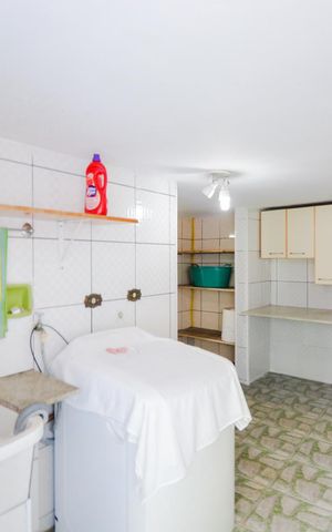 Casa à venda com 200m², 3 quartos e 2 vagasÁrea de Serviço