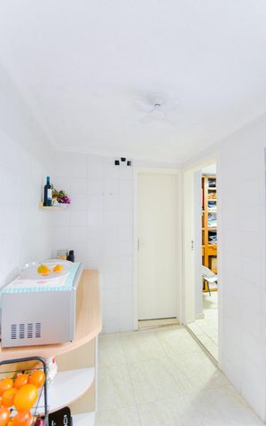 Casa à venda com 200m², 3 quartos e 2 vagasÁrea de Serviço
