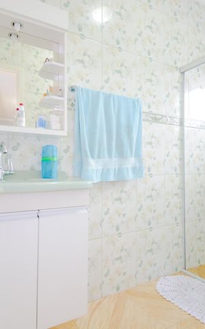 Casa à venda com 200m², 3 quartos e 2 vagasBanheiro da Suíte