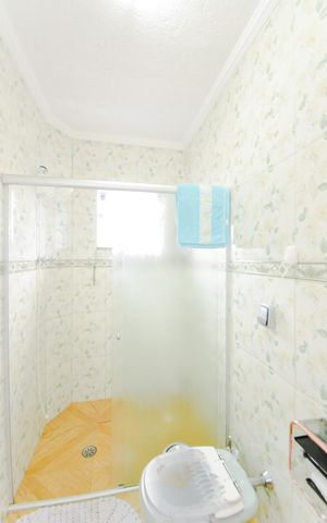 Casa à venda com 200m², 3 quartos e 2 vagasBanheiro da Suíte