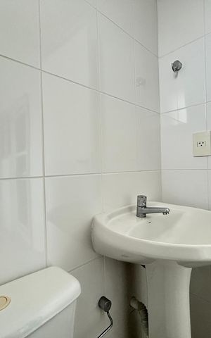 Apartamento para alugar com 95m², 2 quartos e 1 vaga Apartamento para alugar com 95m², 2 quartos e 1 vagaBanheiro da área de serviço