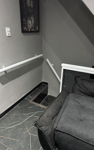 Casa à venda com 88m², 1 quarto e sem vaga Casa à venda com 88m², 1 quarto e sem vagaEscada