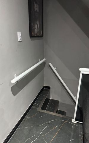 Casa à venda com 88m², 1 quarto e sem vaga Casa à venda com 88m², 1 quarto e sem vagaEscada