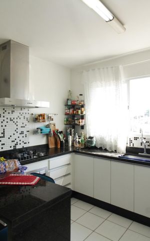 Casa à venda com 180m², 3 quartos e 2 vagasCozinha