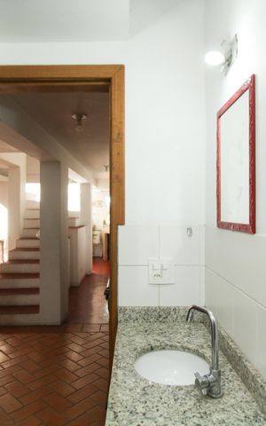 Casa à venda com 180m², 3 quartos e 2 vagasBanheiro