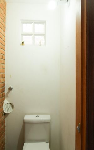 Casa à venda com 180m², 3 quartos e 2 vagasBanheiro