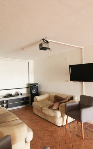 Casa à venda com 180m², 3 quartos e 2 vagasSala de TV