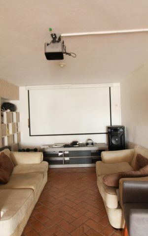 Casa à venda com 180m², 3 quartos e 2 vagasSala de TV