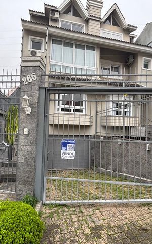 Casa à venda com 226m², 4 quartos e 4 vagas Casa à venda com 226m², 4 quartos e 4 vagasFachada