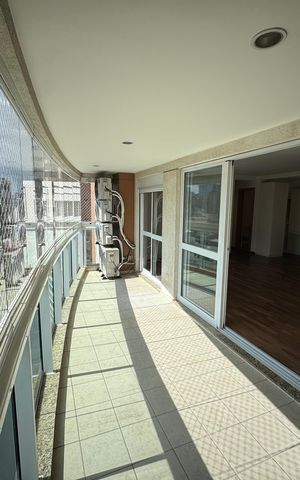 Apartamento à venda com 127m², 3 quartos e 3 vagas Apartamento à venda com 127m², 3 quartos e 3 vagasVaranda