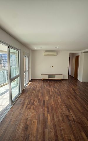Apartamento à venda com 127m², 3 quartos e 3 vagas Apartamento à venda com 127m², 3 quartos e 3 vagasSala