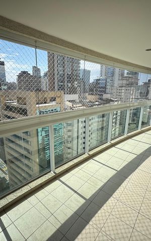 Apartamento à venda com 127m², 3 quartos e 3 vagas Apartamento à venda com 127m², 3 quartos e 3 vagasVaranda