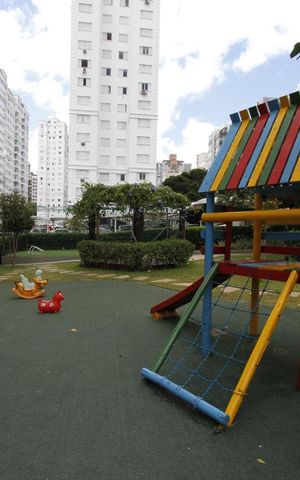 Apartamento à venda com 160m², 3 quartos e 2 vagas Apartamento à venda com 160m², 3 quartos e 2 vagasÁrea comum - Playground
