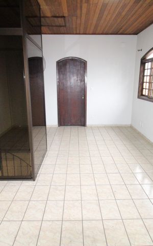 Casa para alugar com 170m², 4 quartos e 2 vagasEdícula Sala