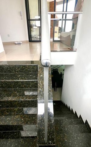 Apartamento à venda com 147m², 2 quartos e 2 vagasEscada