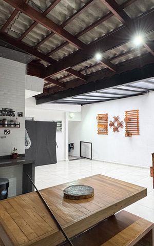 Casa à venda com 203m², 3 quartos e 2 vagas Casa à venda com 203m², 3 quartos e 2 vagasÁrea - Churrasqueira