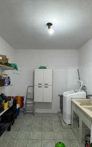 Casa à venda com 203m², 3 quartos e 2 vagas Casa à venda com 203m², 3 quartos e 2 vagasÁrea de Serviço
