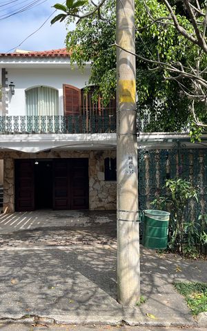 Casa para alugar com 280m², 3 quartos e 4 vagasFachada