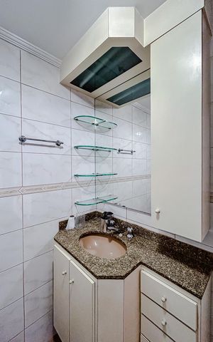 Apartamento para alugar com 66m², 2 quartos e sem vagaBanheiro