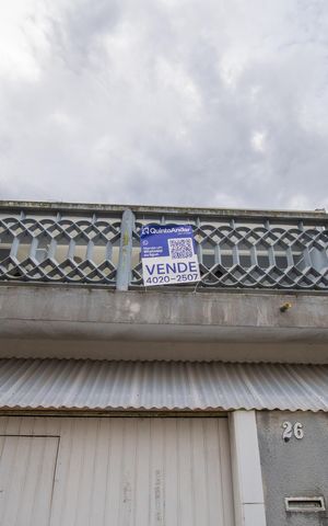 Casa à venda com 200m², 5 quartos e 2 vagas Casa à venda com 200m², 5 quartos e 2 vagasFachada