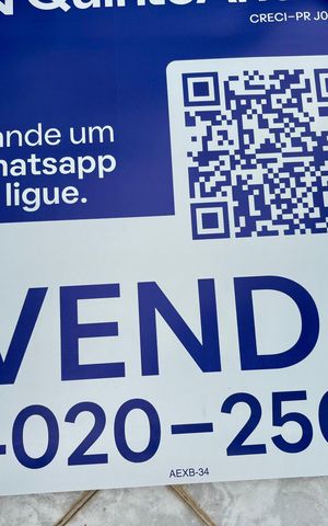 Casa à venda com 200m², 5 quartos e 2 vagas Casa à venda com 200m², 5 quartos e 2 vagasFachada