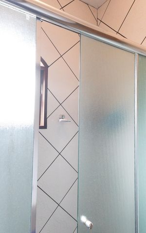 Casa para alugar com 439m², 3 quartos e 10 vagas Casa para alugar com 439m², 3 quartos e 10 vagasBanheiro da Suíte 1