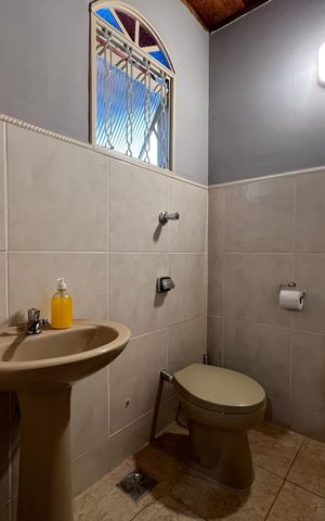 Casa à venda com 186m², 2 quartos e 2 vagas Casa à venda com 186m², 2 quartos e 2 vagasLavabo
