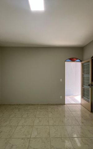 Casa à venda com 186m², 2 quartos e 2 vagas Casa à venda com 186m², 2 quartos e 2 vagasSala