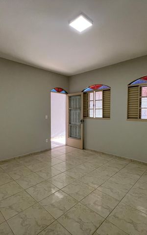 Casa à venda com 186m², 2 quartos e 2 vagas Casa à venda com 186m², 2 quartos e 2 vagasSala