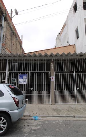 Casa para alugar com 80m², 2 quartos e 1 vagaFachada