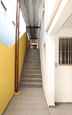 Casa à venda com 50m², 3 quartos e 2 vagascorredor