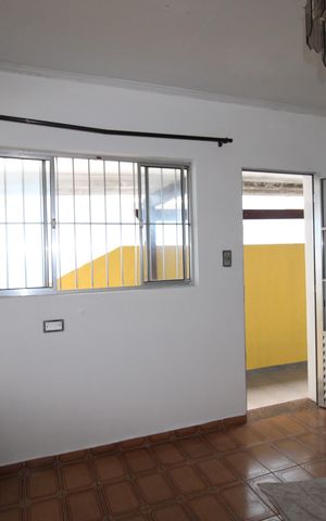 Casa à venda com 50m², 3 quartos e 2 vagasSala